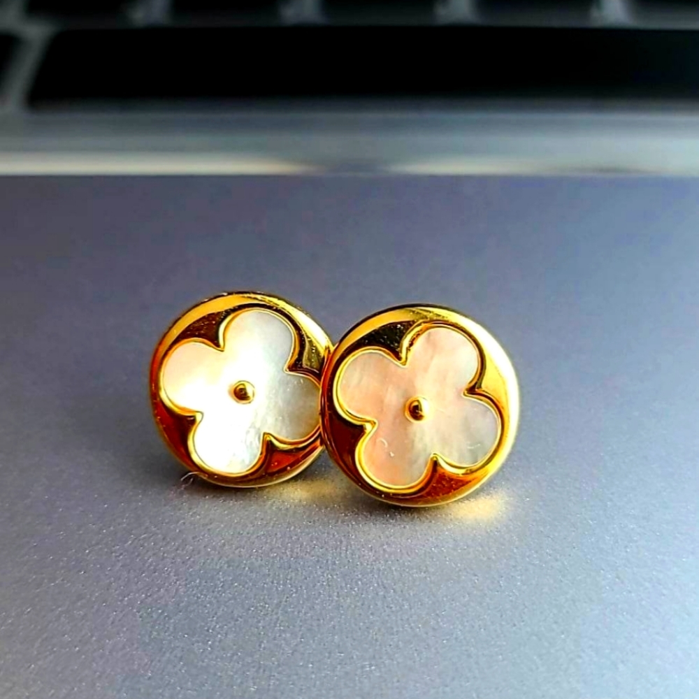 Flower earrings